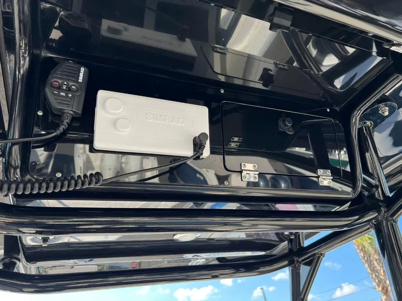 Slide: The Image of Shearwater 260 Carolina Flare 2020 - 23