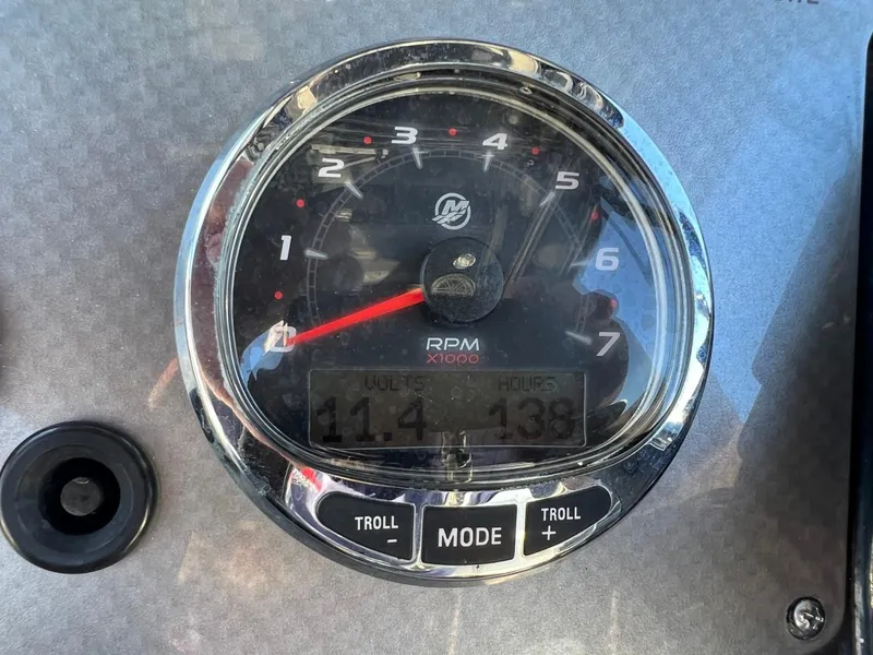 Slide: The Image of Shearwater 260 Carolina Flare 2020 - 25