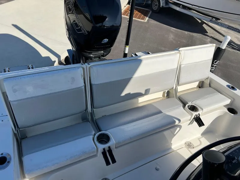 Slide: The Image of Shearwater 260 Carolina Flare 2020 - 7