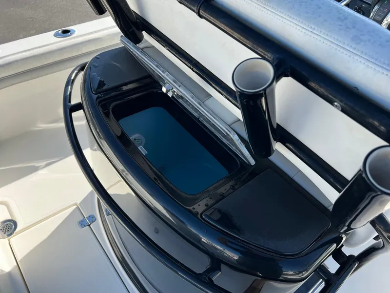 Slide: The Image of Shearwater 260 Carolina Flare 2020 - 8