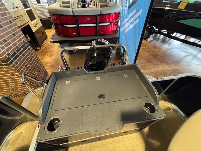 Slide: The Image of Harris Cruiser 210 2025 - 10