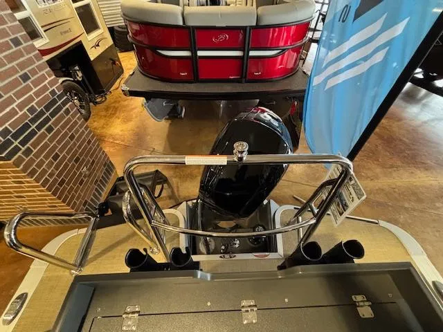 Slide: The Image of Harris Cruiser 210 2025 - 11