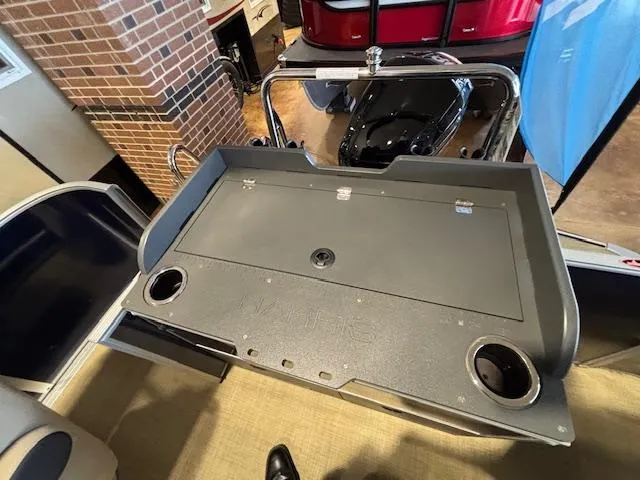 Slide: The Image of Harris Cruiser 210 2025 - 12