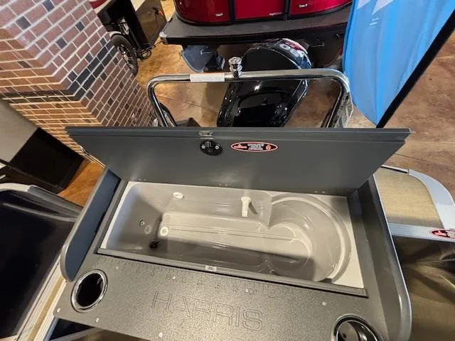 Slide: The Image of Harris Cruiser 210 2025 - 13