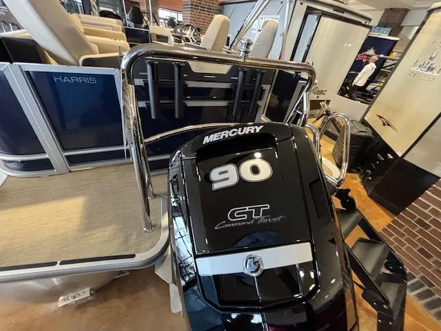 Slide: The Image of Harris Cruiser 210 2025 - 15