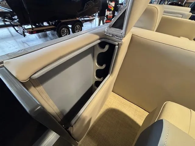 Slide: The Image of Harris Cruiser 210 2025 - 20