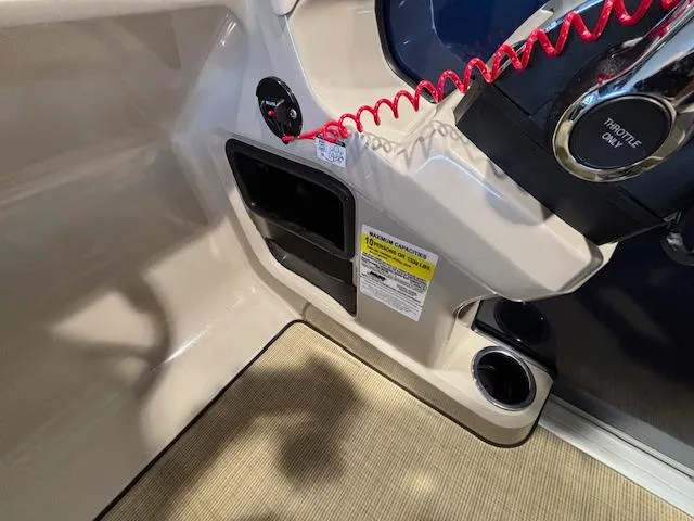 Slide: The Image of Harris Cruiser 210 2025 - 23