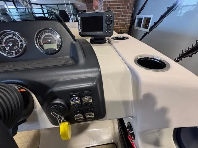 Slide: The Image of Harris Cruiser 210 2025 - 24