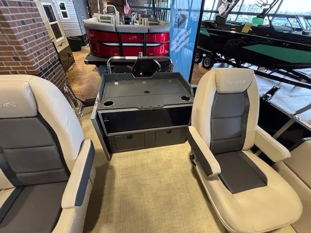 Slide: The Image of Harris Cruiser 210 2025 - 9