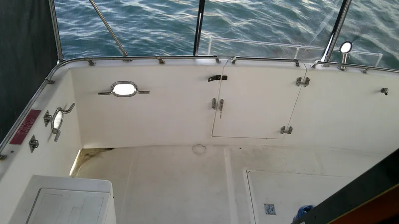 Slide: The Image of Ocean Alexander 546 Yachtfisher 1996 deck view with ocean backdrop. - 25