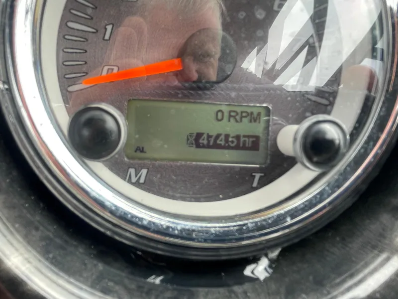 Slide: The Image of Yamaha Boats 2020 242 Limited S gauge showing 474.5 hours and 0 RPM. - 7