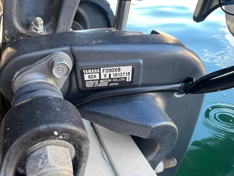 Slide: The Image of Yamaha F200XB - 27