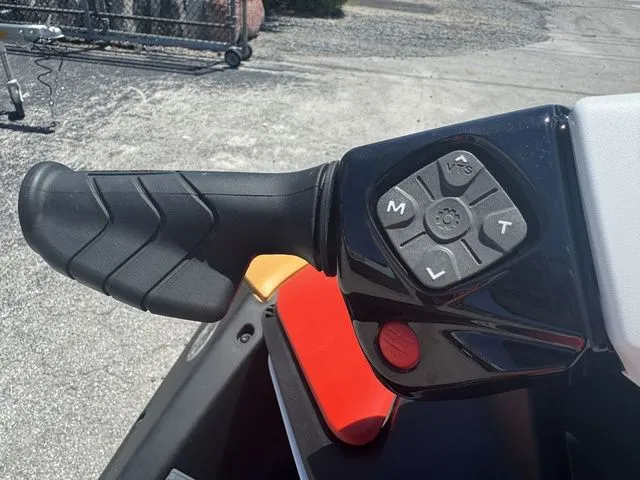 Slide: The Image of Sea-Doo Spark for 3 2025 - 11