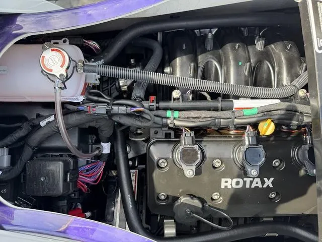 Slide: The Image of Sea-Doo GTI 2025 - 18