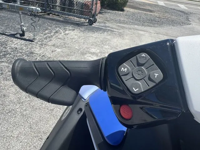 Slide: The Image of Sea-Doo Spark for 3 2025 - 11