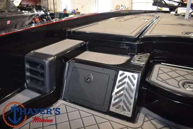 Slide: The Image of Caymas XS 21 Pro 2025 - 25