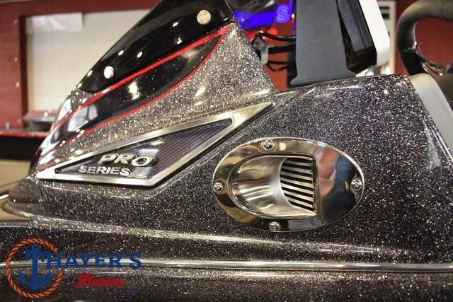 Slide: The Image of Caymas XS 21 Pro 2025 - 33