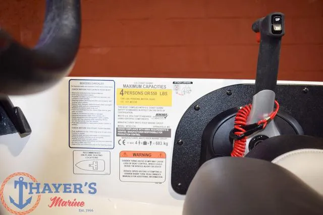 Slide: The Image of 2025 Nitro Z18 Pro boat capacity label, showing maximum capacity of 4 persons or 550 lbs. - 22