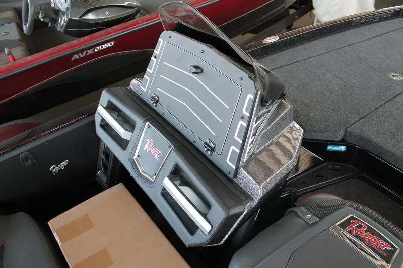 Slide: The Image of Ranger Boats Z520 2025 - 10