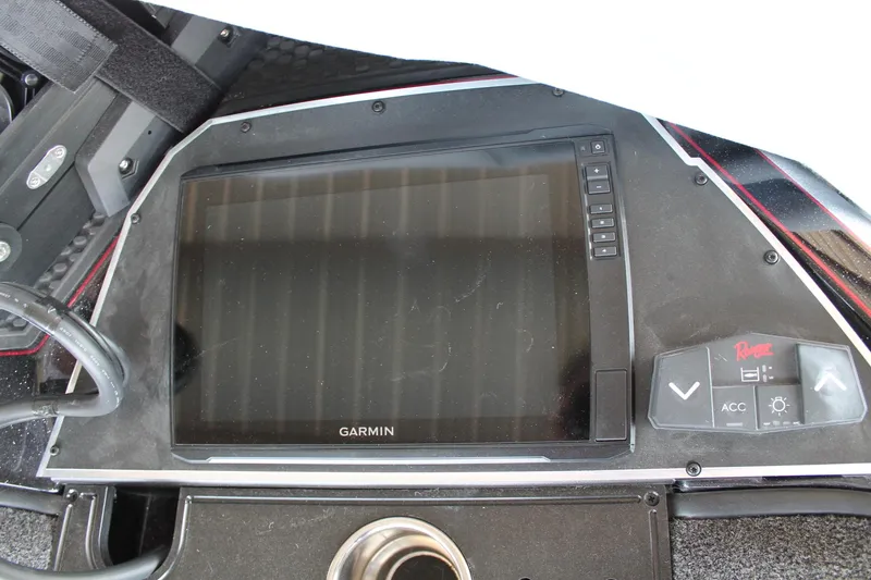 Slide: The Image of Ranger Boats Z520 2025 - 11