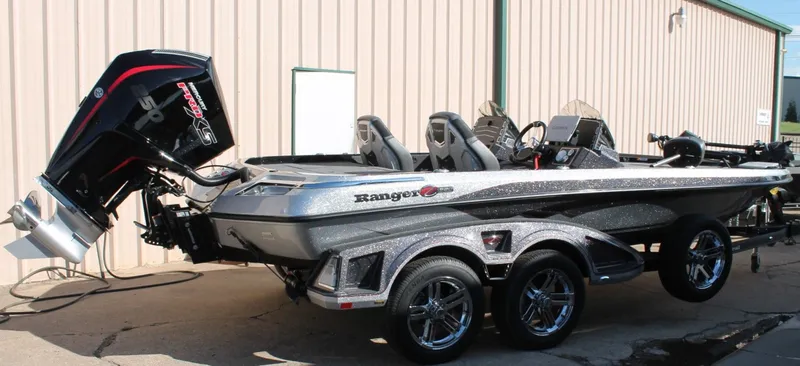 Slide: The Image of Ranger Boats Z520 2025 - 16