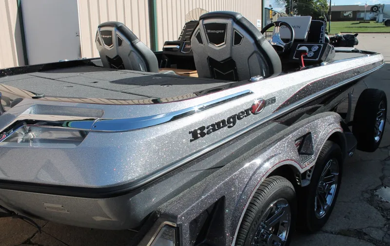 Slide: The Image of Ranger Boats Z520 2025 - 17