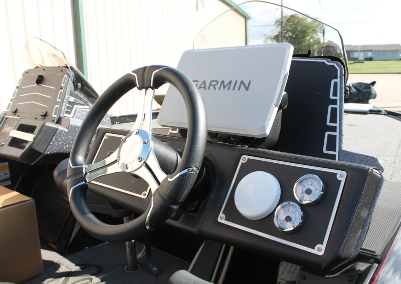 Slide: The Image of Ranger Boats Z520 2025 - 18