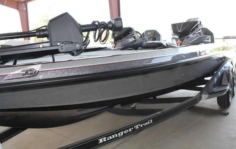 Slide: The Image of Ranger Boats Z520 2025 - 19