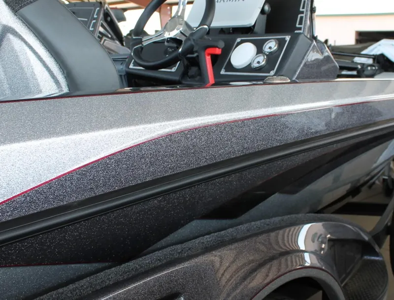 Slide: The Image of Ranger Boats Z520 2025 - 20