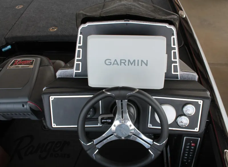 Slide: The Image of Ranger Boats Z520 2025 - 22