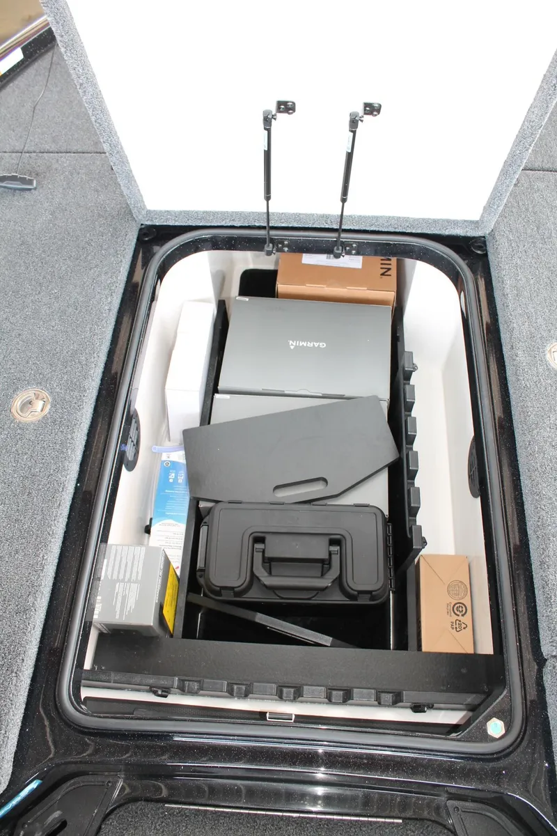 Slide: The Image of Ranger Boats Z520 2025 - 28