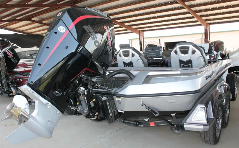 Slide: The Image of Ranger Boats Z520 2025 - 3