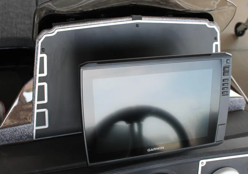 Slide: The Image of Ranger Boats Z520 2025 - 30