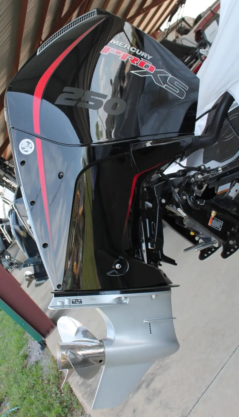 Slide: The Image of Ranger Boats Z520 2025 - 34