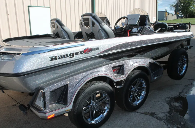 Slide: The Image of Ranger Boats Z520 2025 - 35