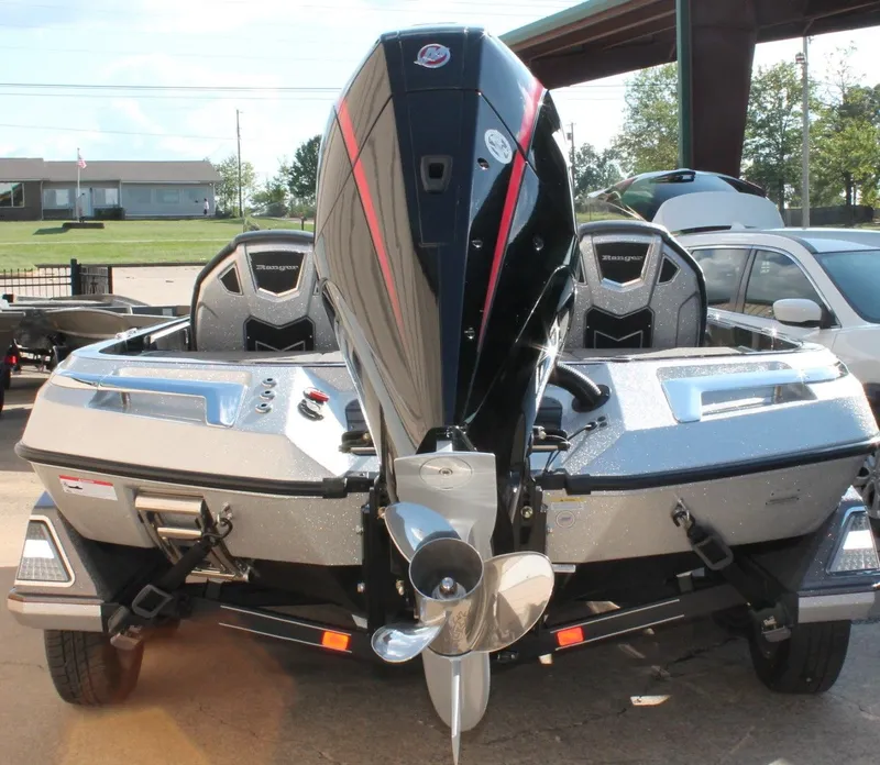 Slide: The Image of Ranger Boats Z520 2025 - 36