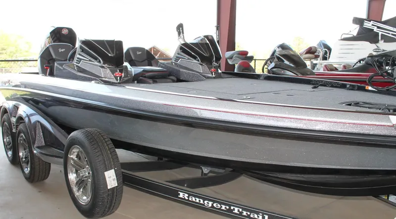 Slide: The Image of Ranger Boats Z520 2025 - 5