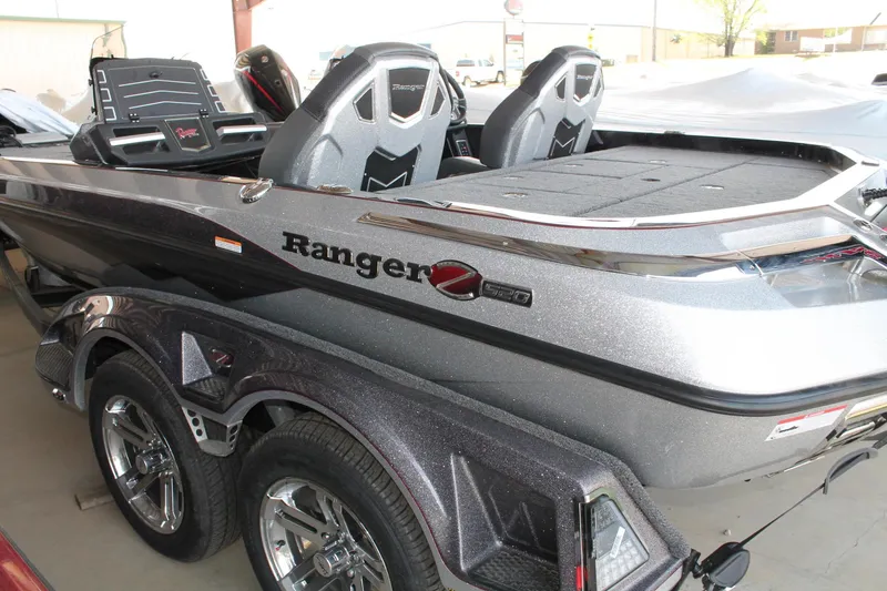 Slide: The Image of Ranger Boats Z520 2025 - 6