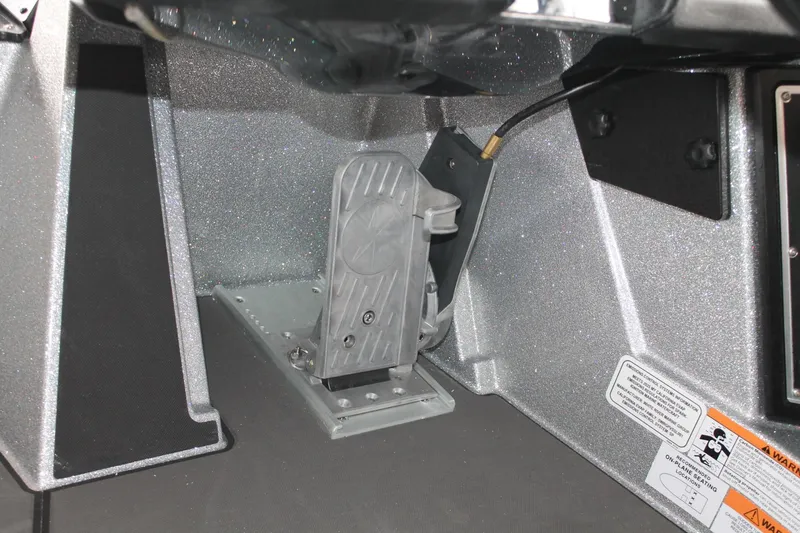 Slide: The Image of Ranger Boats Z519R Cup-Equipped 2025 - 6