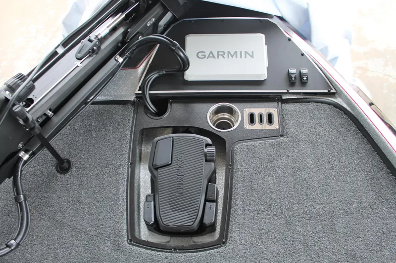 Slide: The Image of Ranger Boats Z519R Cup-Equipped 2025 - 8