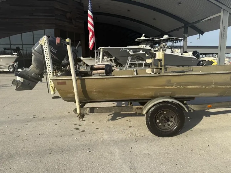 Slide: The Image of 2003 Gator Trax 20' boat with Yamaha motor on trailer, parked outdoors. - 5