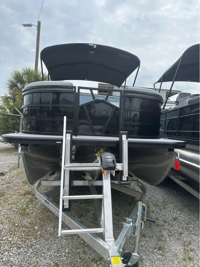 Slide: The Image of Veranda Vertex Premium RC VX22RC 2025 - 10