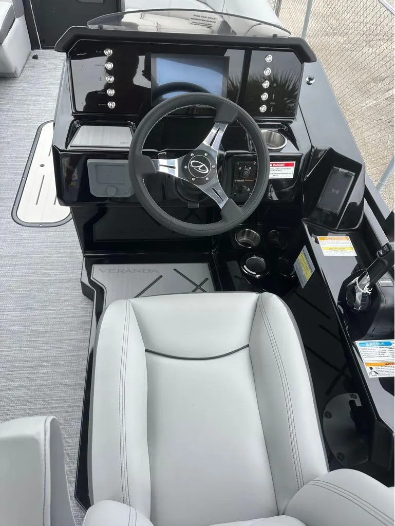 Slide: The Image of Veranda Vertex Premium RC VX22RC 2025 - 5