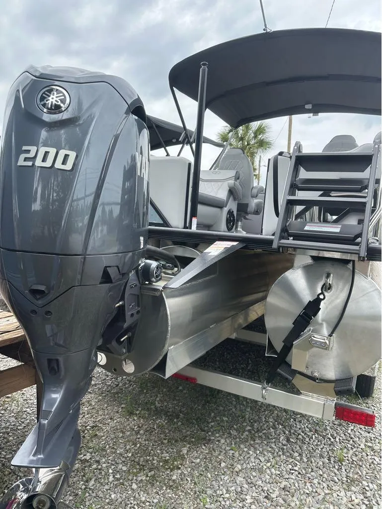 Slide: The Image of Veranda Vertex Premium RC VX22RC 2025 - 9