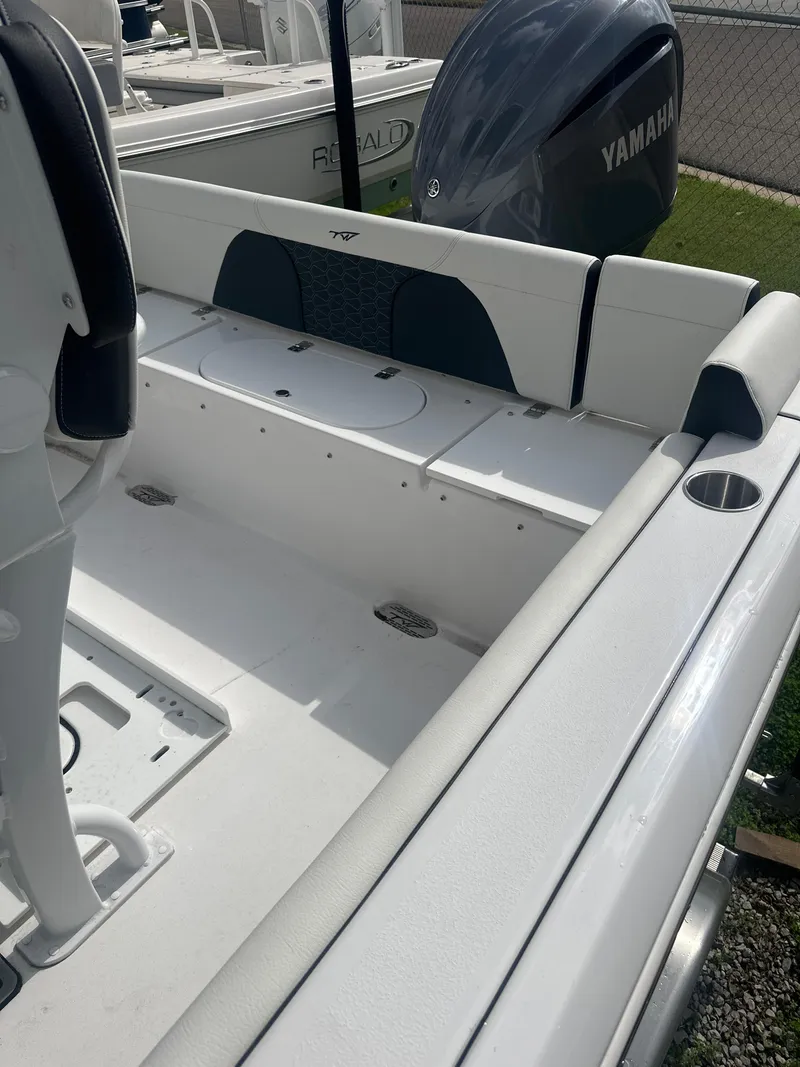 Slide: The Image of Tidewater 232 LXF 2025 - 13