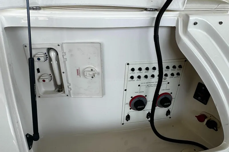 Slide: The Image of Control panel of 2003 Chaparral 330 Signature Cruiser boat. - 28