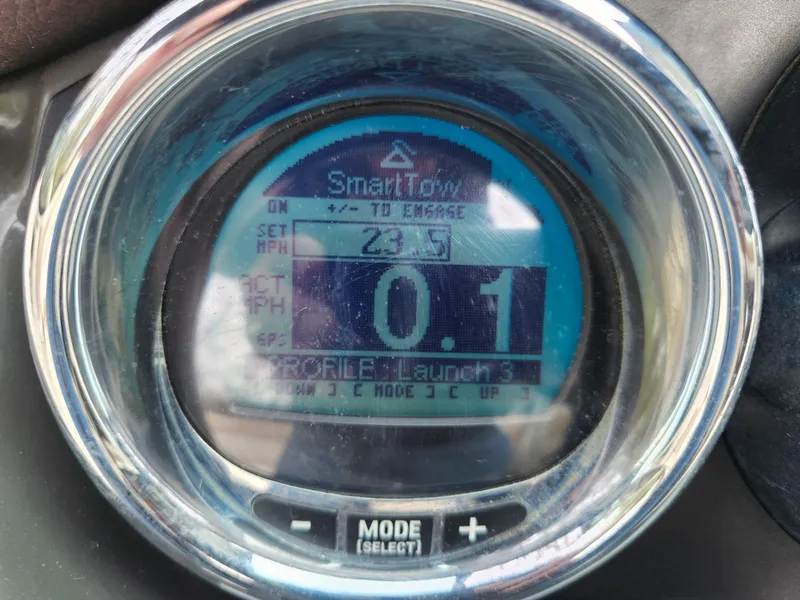 Slide: The Image of SmartTow display on 2013 Sea Ray 230 SLX boat dashboard, showing speed settings. - 28