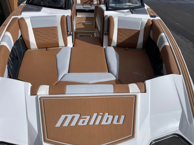 Slide: The Image of Malibu 23 MXZ 2024 - 12