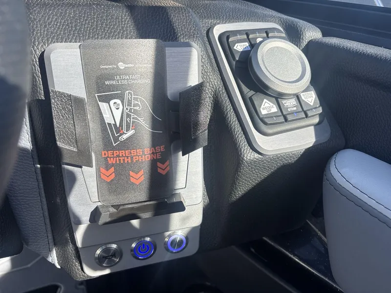 Slide: The Image of Malibu Wakesetter 25 LSV 2025 - 13