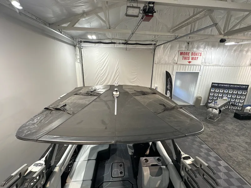 Slide: The Image of Malibu Wakesetter 25 LSV 2025 - 21